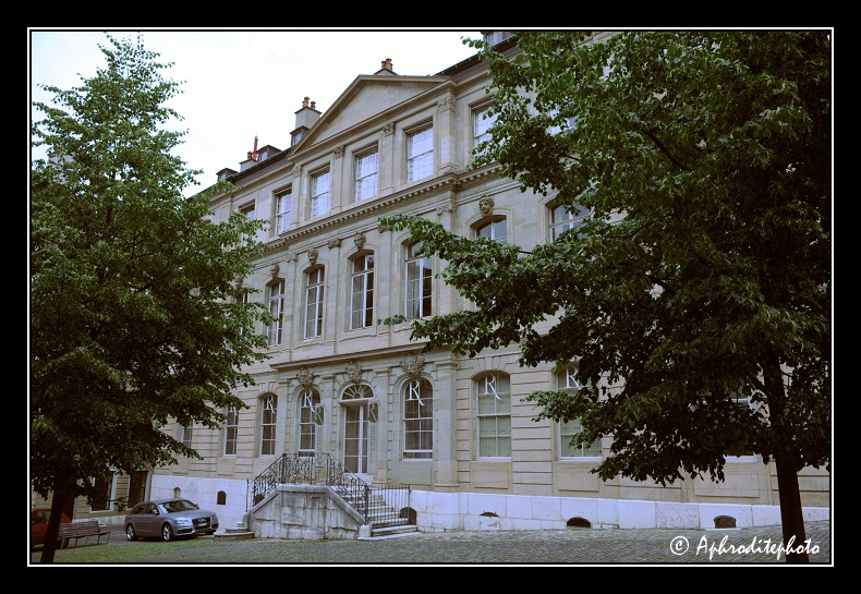 038 Le musée de la Reformation sur la place St Pierre